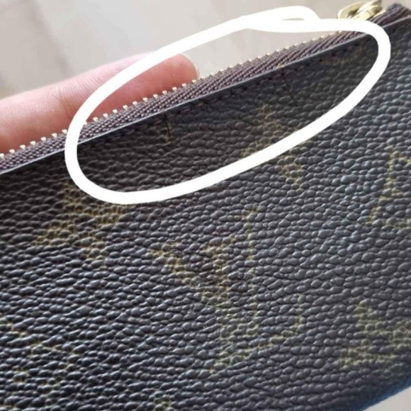 Louis Vuitton Pochette Cle Monogram Key Holder - Picture 9 of 13